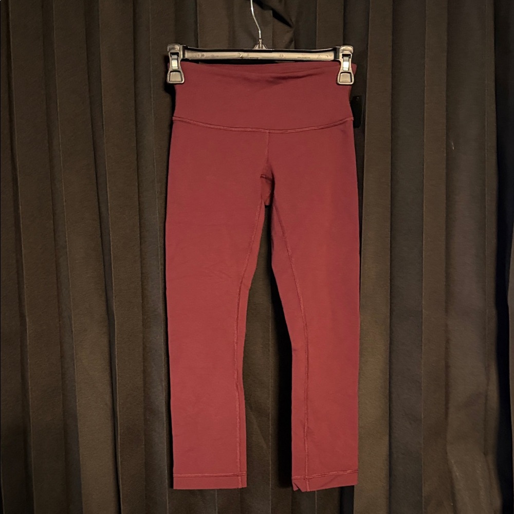 Lululemon Women’s crop burgundy Leggings